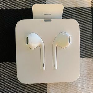 Apple wired earphones
